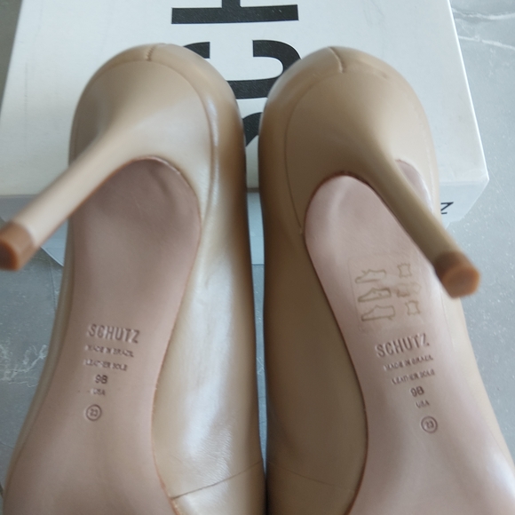 Schutz Women's Tan Leather Pumps - Picture 5 of 7